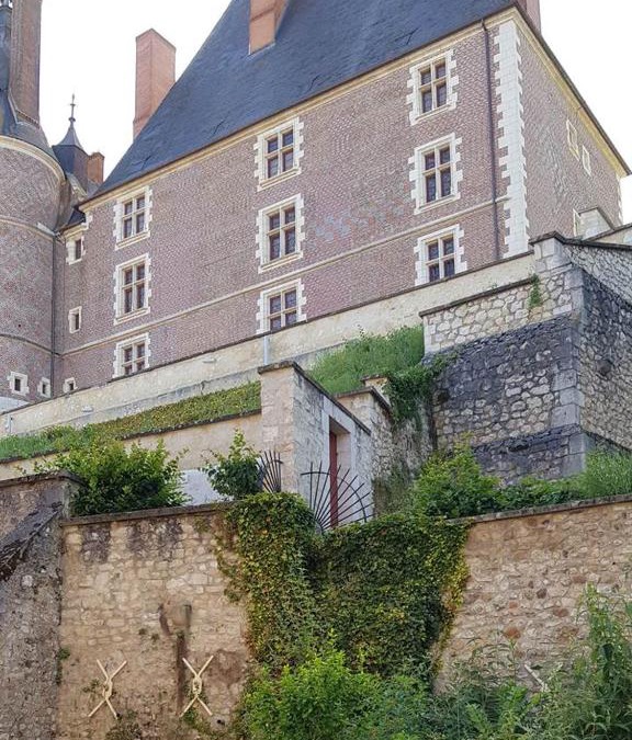 Gien Apartment | Charmant appartement au pied du château
