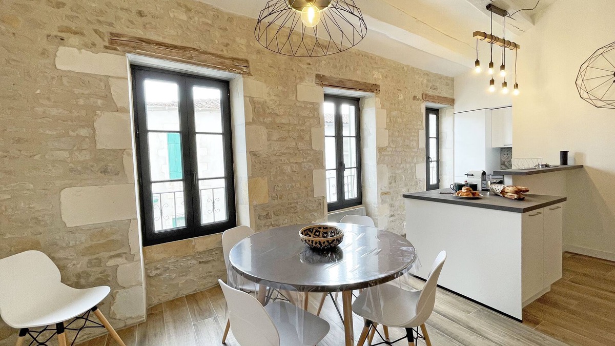 La Flotte Apartment | Charmant Appartement Lumineux au Coeur du Village !