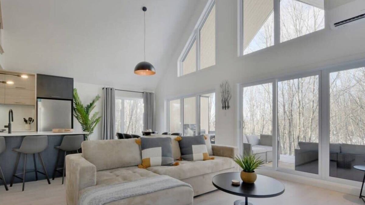 Pont-Rouge Ski Chalet | Charmant Boisé | Peaceful Getaway | Spa with Forest View