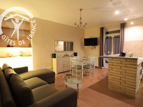 Lorcy Apartment | Charmant duplex avec parking et Wi-Fi près de Montargis - FR-1-590-546