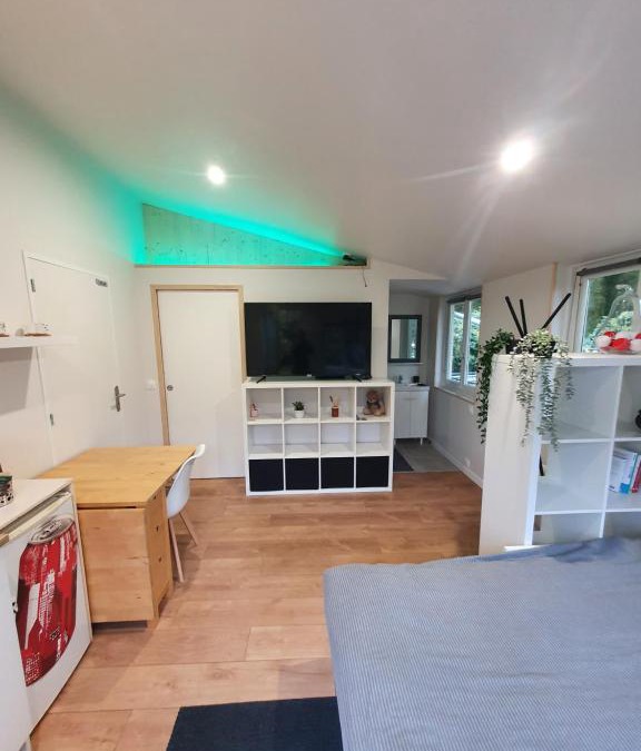 Saint-Etienne-du-Rouvray Ski Chalet | Charmant studio en bordure de forêt avec parking