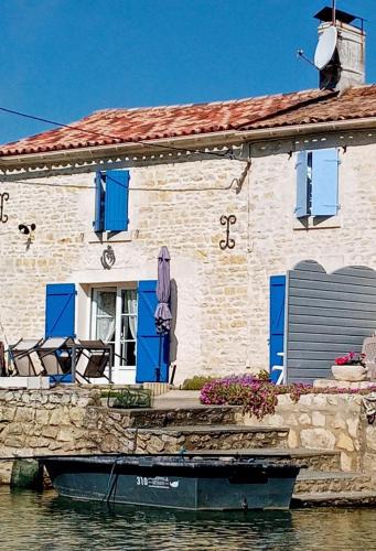 La Taillee House | - Charmant Gîte au Calme - "La Maison de La Taillée aux Volets Bleus" - Bord de Rivière - Pêche - Marais Poitevin - Vendée