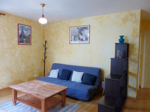 Saint-Palais Apartment | Charmant gîte nature 2 chambres, rando GRP, près de Montluçon, cour commune - FR-1-489-418