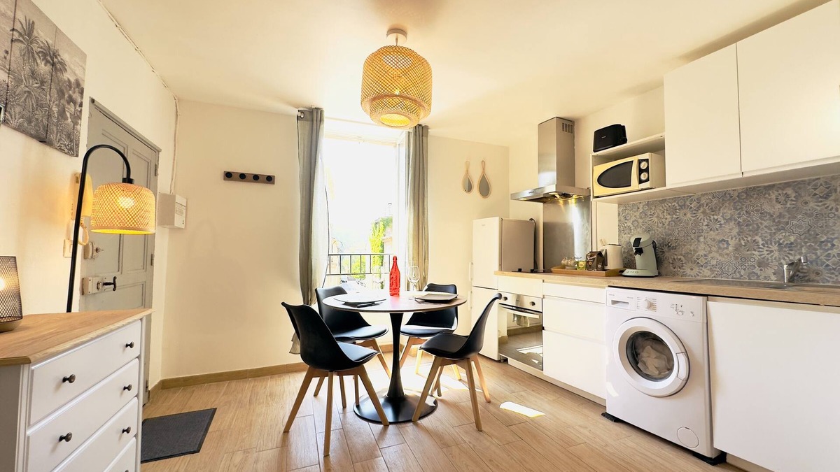 Remoulins Apartment | Charmant Studio à 200m du Gardons