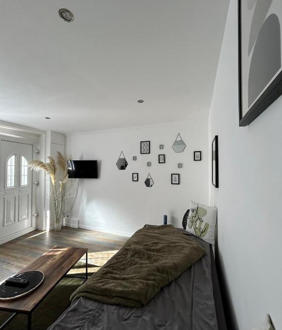 Elancourt Village Apartment | Charmant studio au bord du lac d’Elancourt village