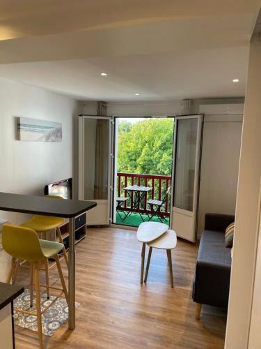 Arbonne Apartment | Charmant studio climatisé avec chambre séparée, à 3 kms de Biarritz et Bidart