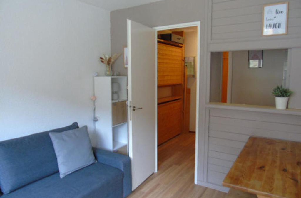 Valfrejus Apartment | Charmant studio rénové, proche télécabine, balcon sud, animaux acceptés, draps inclus, casier à ski - FR-1-561-52