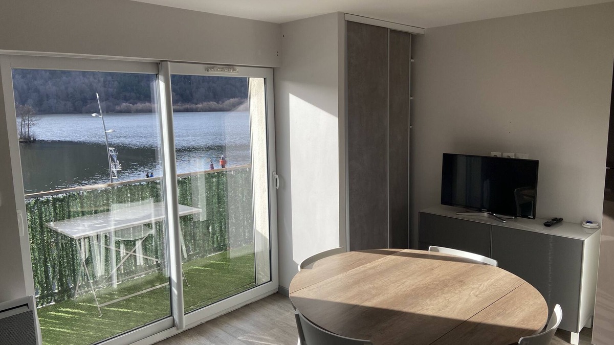 Jassat Apartment | Charmant T2 Avec Balcon Donnant vue sur le lac Chambon et le Massif du Sancy