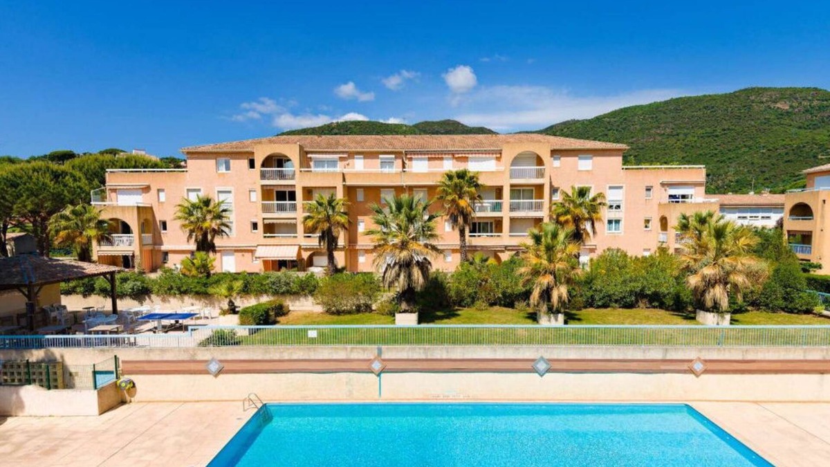Cavalaire-sur-Mer Hotel | Charmant T2 à 750m de la plage | Piscine sur place