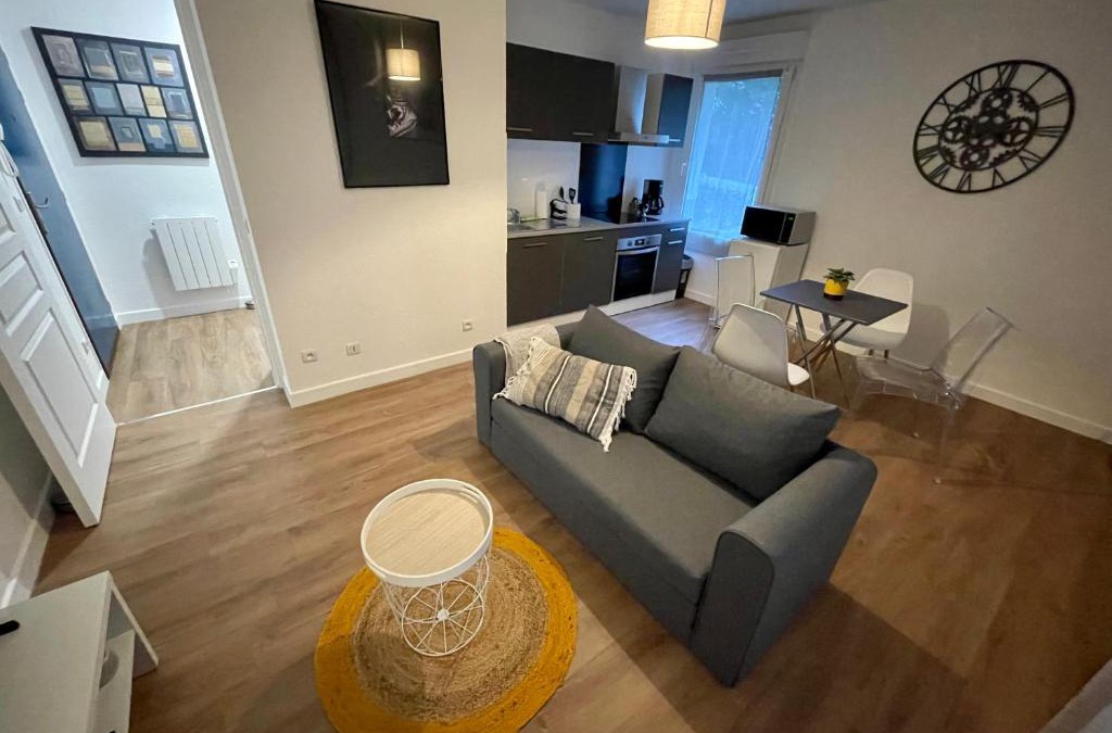 Bourges Apartment | Charmant T2 rénové avec parking et terrasse