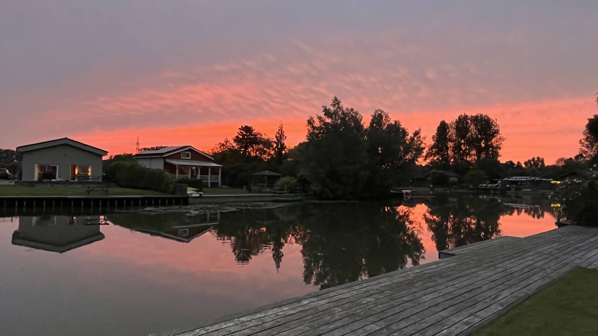 Liezele Ski Chalet | Charmante Chalet aan het Water in Bosrijke Omgeving, Waar je tot Rust Komt