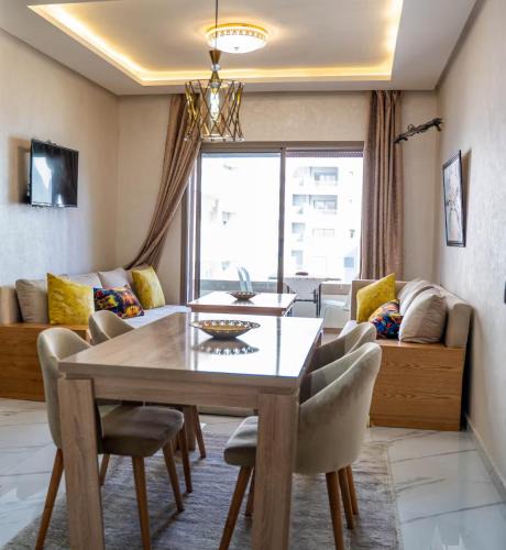 Ain Harrouda Apartment | Charmante Deux Chambres et Salon Avec Jardin et Piscine à coté de plage