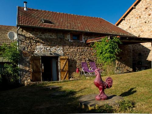 Chatel-Montagne House | Charmante grange rénovée avec jardin, terrasse et animaux acceptés - FR-1-489-47