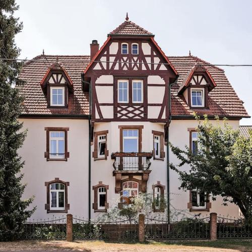 Rinklingen Apartment | Charmante, großzügige Ferienwohnung Villa Fleurie
