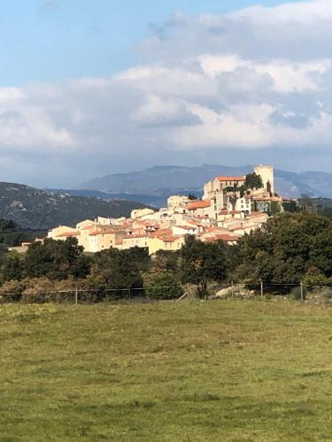 Montalba-le-Chateau House | Charmante maison de village avec toit terrasse