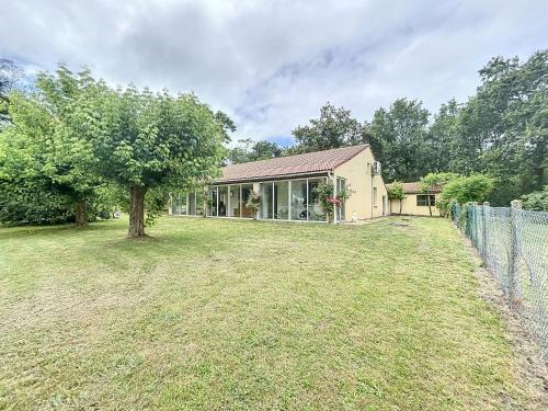 Bussac-Foret Apartment | Charmante maison avec jardin