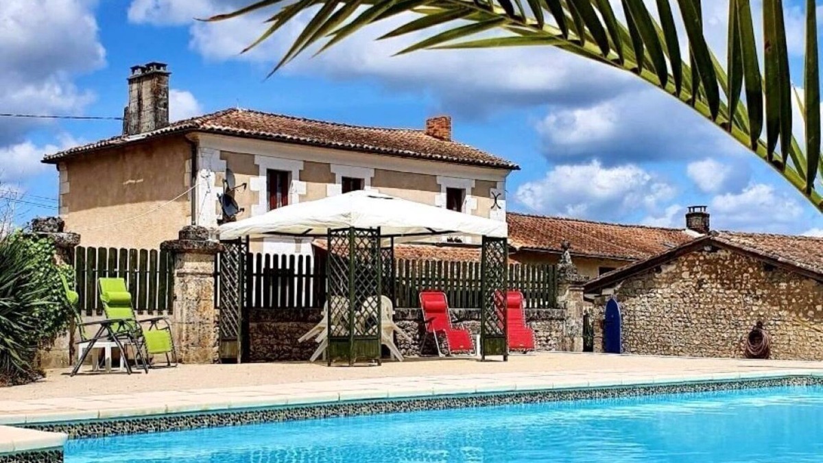 Chatenet Cottage | Charmante Maison de Campagne Paisible Avec Vues Magnifiques et Belle Piscine