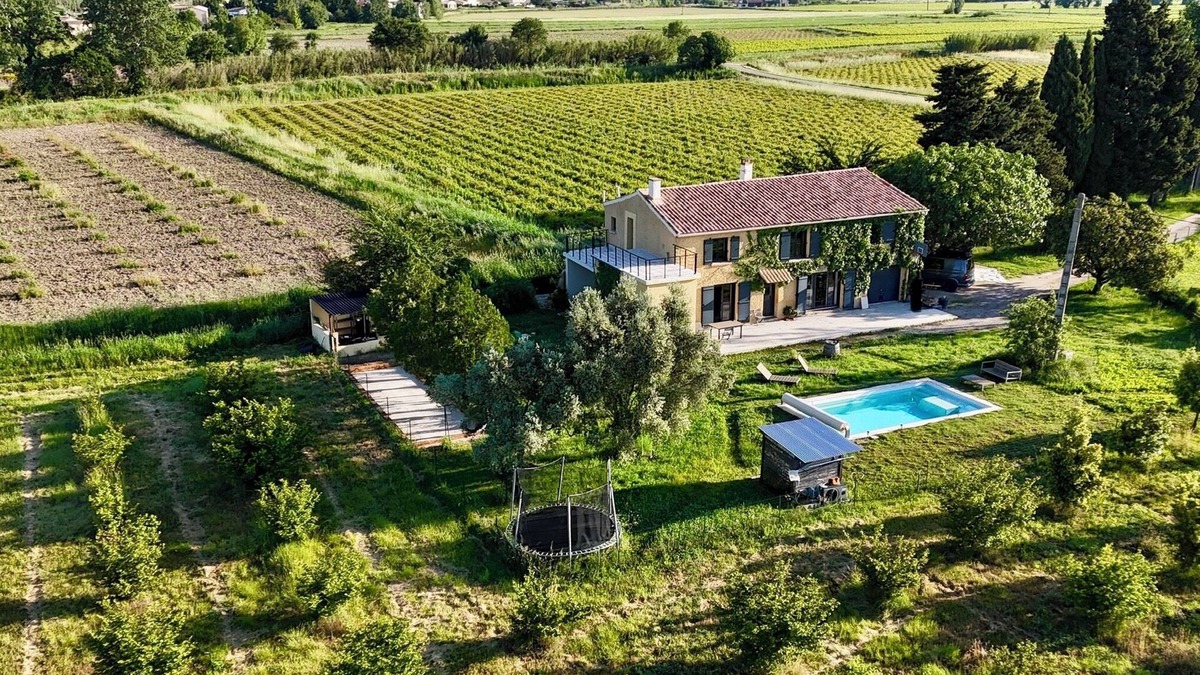 Piolenc House | Charmante Maison de Campagne Climatisée, Piscine Chauffée, vue Mont Ventoux
