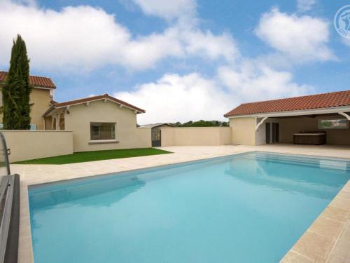 Chalain-le-Comtal House | Charmante Maison de Campagne avec Piscine Commune et Terrasse Privative à Chalain-le-Comtal - FR-1-496-236