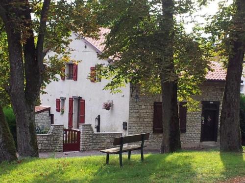 Vadelaincourt House | Charmante maison historique avec jardin à Vadelaincourt - Charme, cheminée, et sérénité - FR-1-585-67