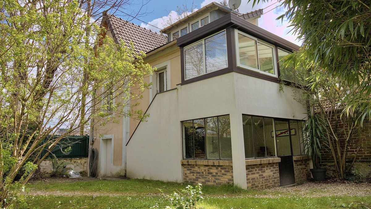 Joinville-le-Pont House | Charmante Petite Maison Située sur une île des Bords de Marne à 15 mn de Paris