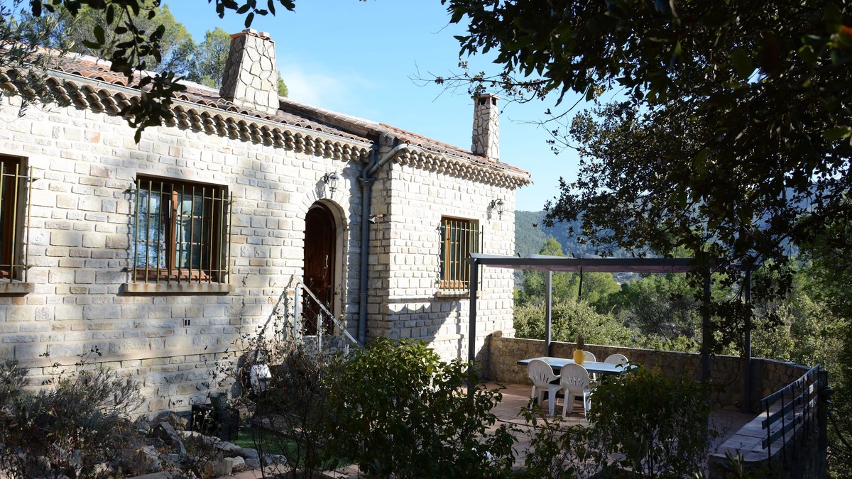 Sollies-Toucas Villa | Charmante villa en pierre, 6 personnes, piscine privée, propre, 16000m².