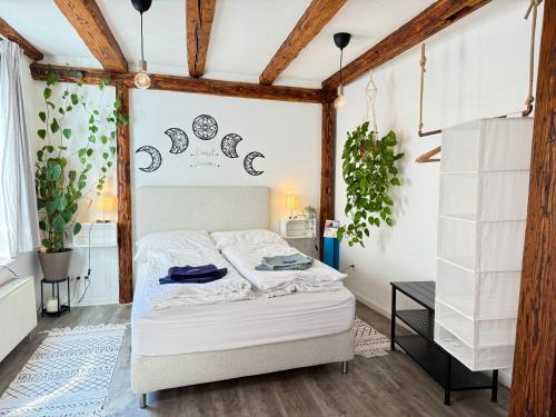 Innenstadt House | Charmantes Altstadtzimmer mit Teeecke & Arbeitsplatz Come In