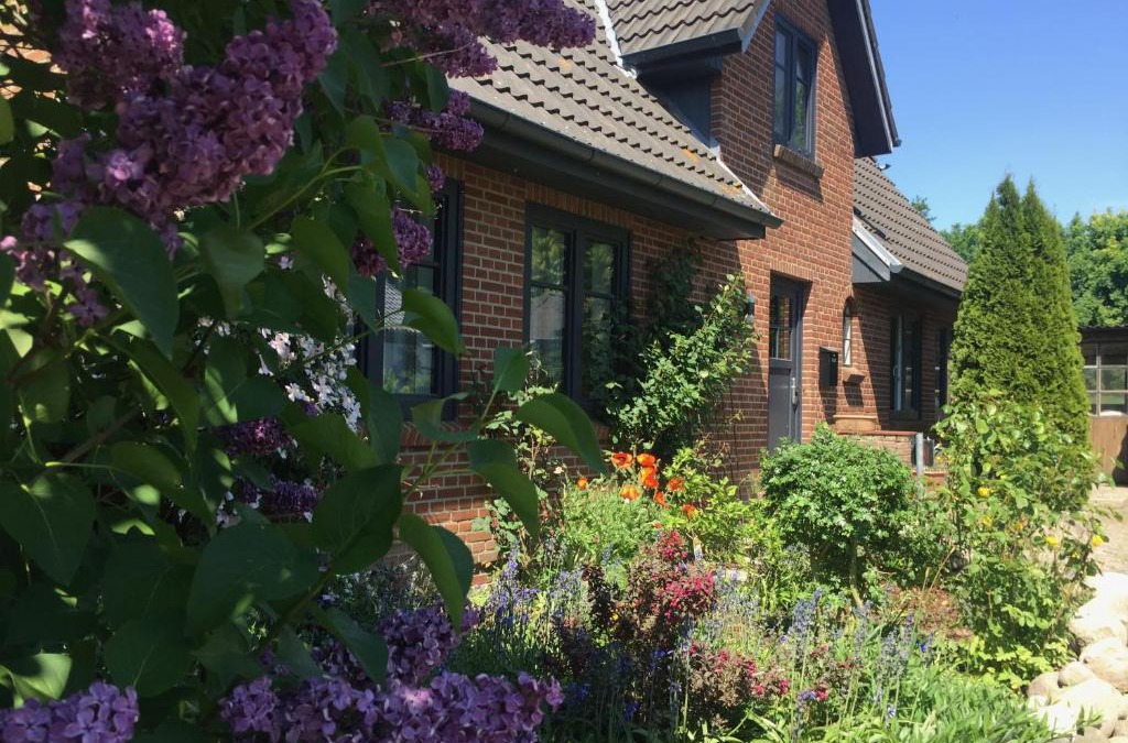 Aventoft House | Charmantes Haus mit zwei Ferienwohnungen und großem Garten in Aventoft - Enjoy!