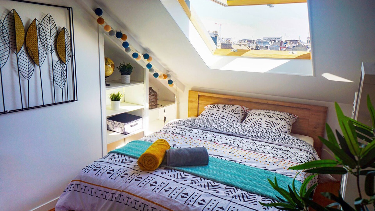 Anatole France Danton Apartment | Charme & Calme Pour ce Spacieux Studio Cocooning en Plein Centre-ville