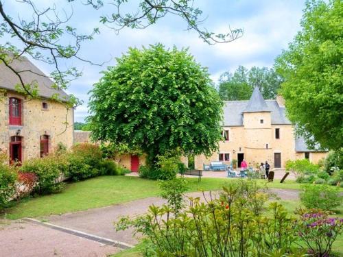 Asnieres sur Vegre House | Charme et authenticité : gîte pour 4 pers. en bord de rivière avec jardin enchanteur en Sarthe - FR-1-410-236