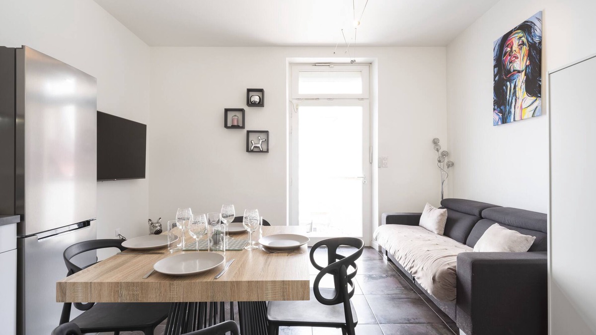 Poincare - Foch - Anatole France - Croix de Bourgogne Apartment | Charme Poincaré