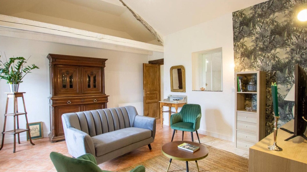 Saint-Aubin-de-Lanquais Cottage | Charming Perigord Cottage with Private Garden, Jacuzzi, and Modern Amenities