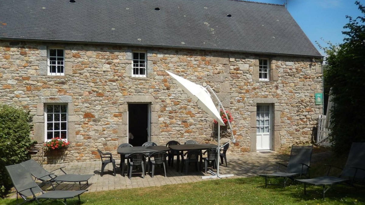 Saint-Christophe-du-Foc Cottage | Charming Cottage with Fireplace, Enclosed Garden, near Cherbourg