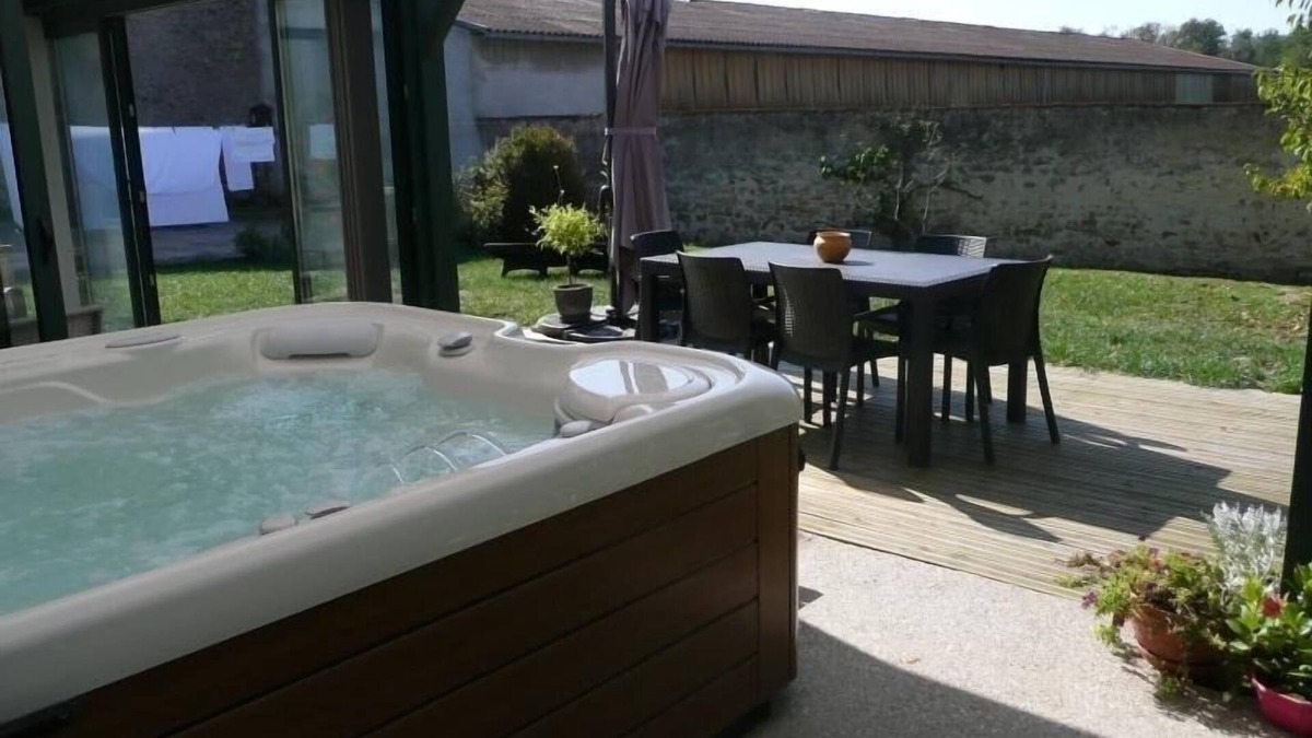 Velotte-et-Tatignecourt Cottage | Charming Cottage w/Private Spa, Veranda, Garden, 7 km to Mirecourt, Sleeps 7