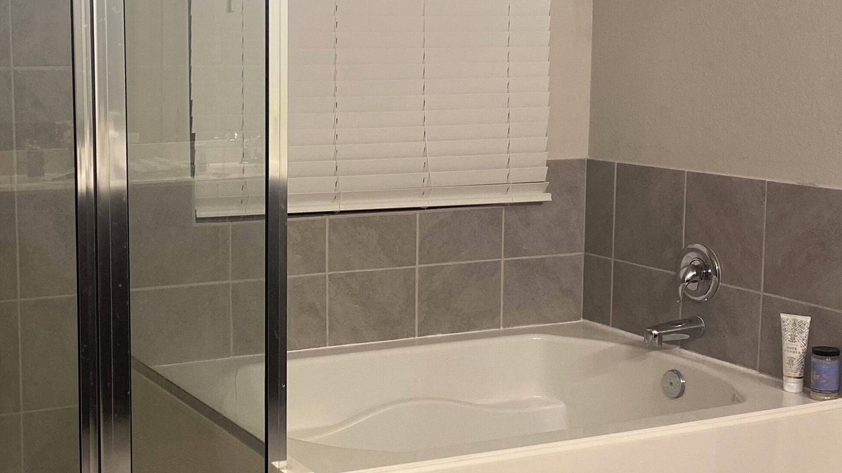 Missouri City House | Charming 1-BD Master Ste w/in an amazing park subdivision in Missouri City