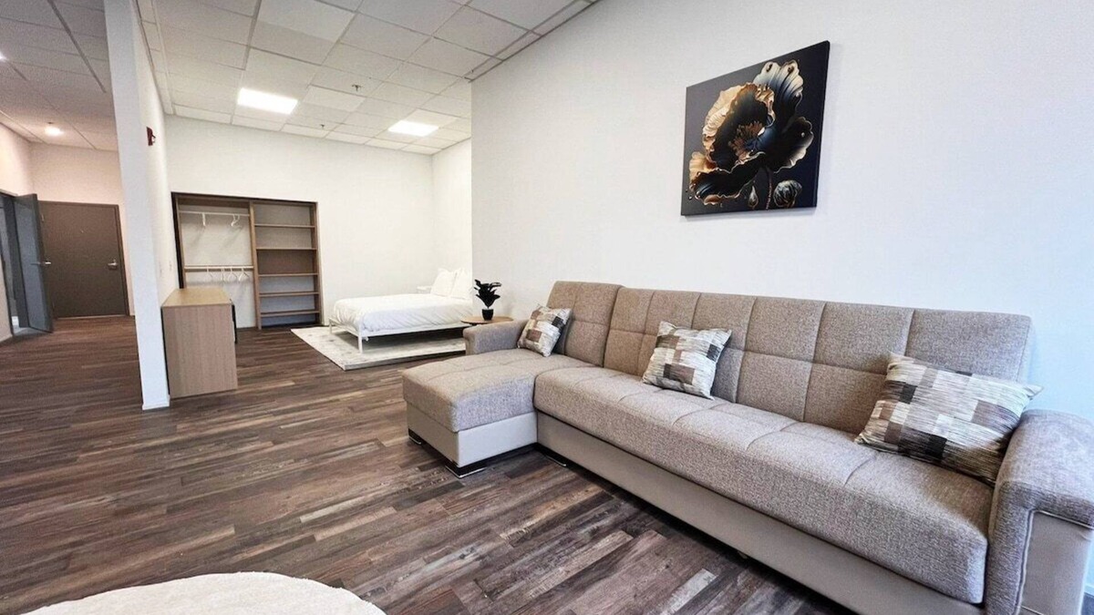 Meriden Apartment | Charming 1 BD | Metro Meriden|Pool Access|GYM
