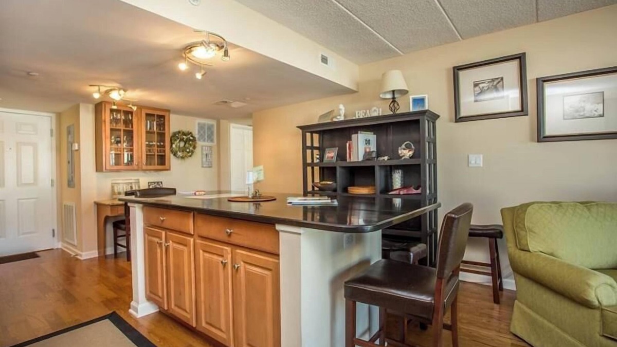 Sussex County Condo | Charming 1-BDR Condo with Stunning Marina Views & Rooftop Pool at South Dewey