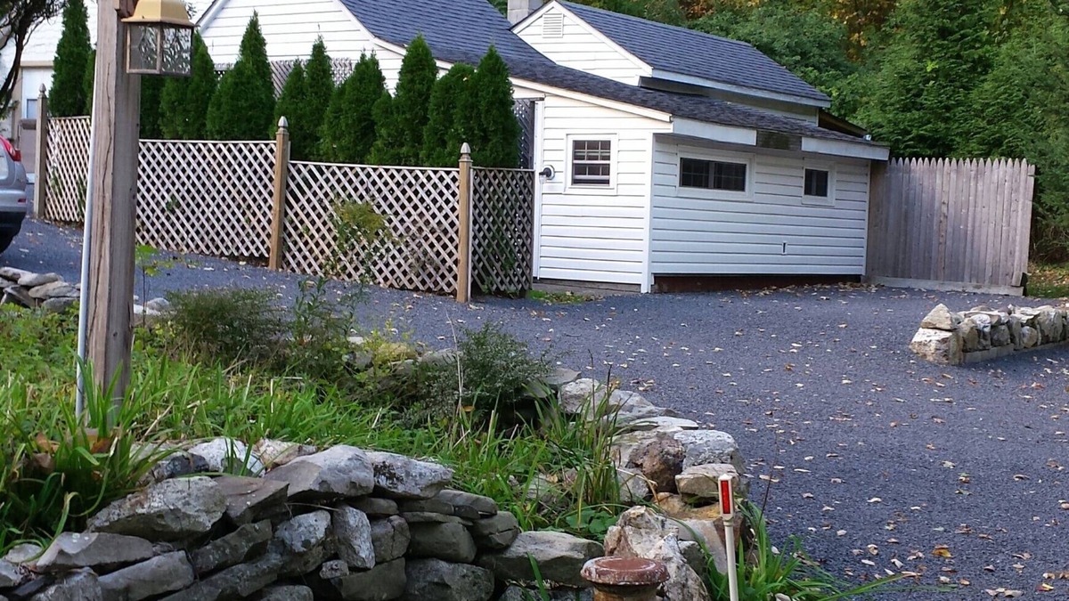 Monroe Cottage | Charming 1 BDRM 18th Century post & beam cottage for monthly/extended stay