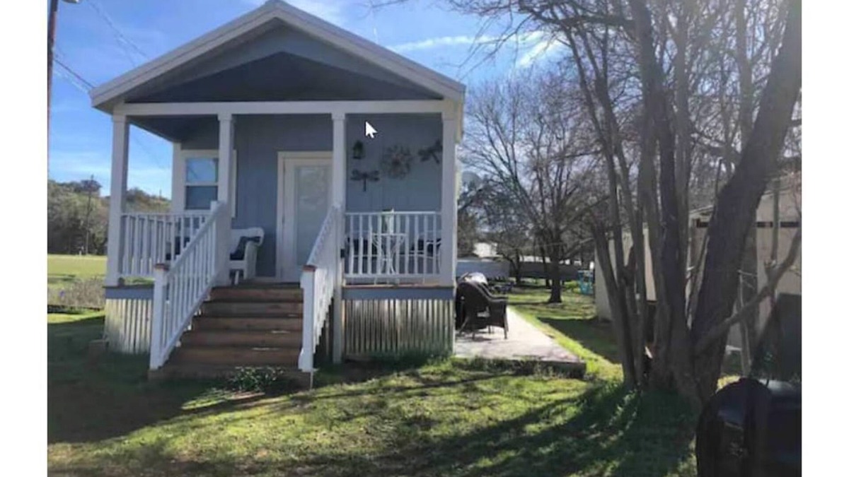 Silver Creek Village House | Charming 1-Bdrm Tiny Home- SUPs, KAYAK