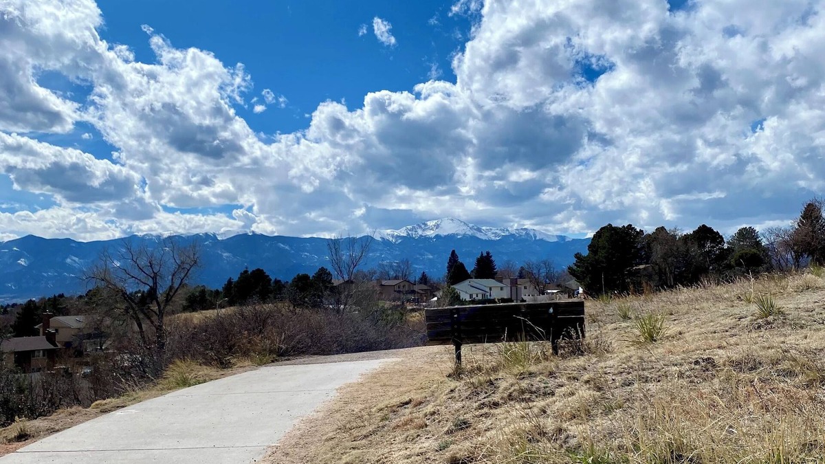 Village Seven Cottage | Charming 1-bedroom guest house in fabulous Colorado Springs with AC, WiFi, W/D