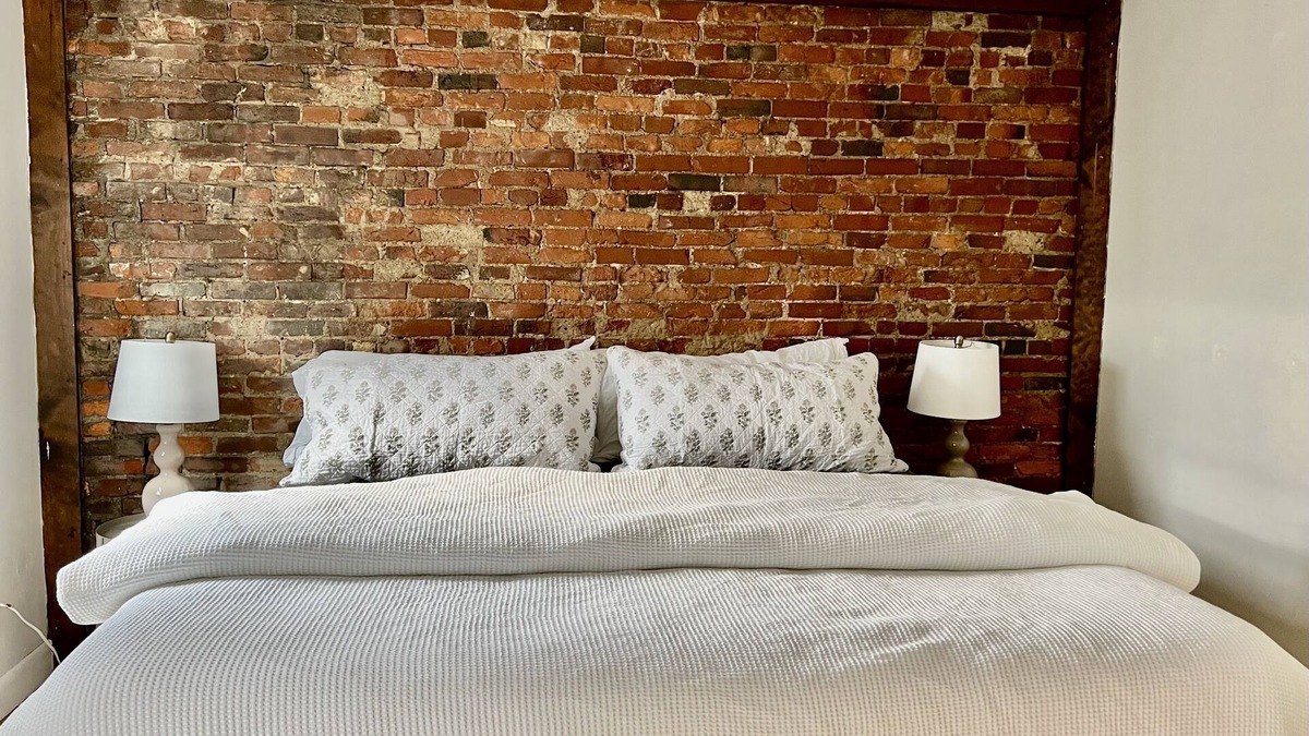 Thompson Square - Bunker Hill Condo | Charming 1 Bed/1 Bath-Charlestown, MA