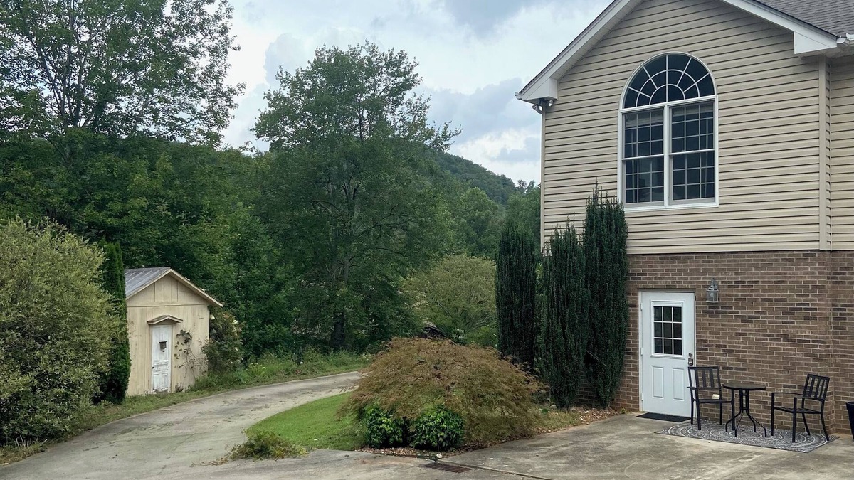 Moravian Falls Apartment | Charming 1 bed 1 bath apartment on 6 acre aspiring homestead in Moravian Falls