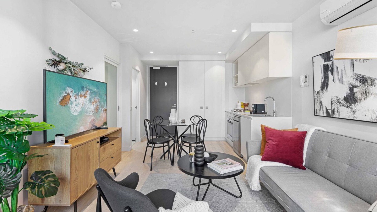 Collingwood Apartment | Charming 1-Bed Apartment with a Balcony