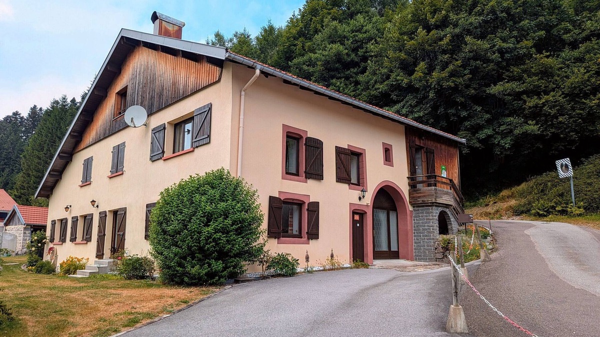 Liezey Cottage | Charming 1-Bed Farmhouse Retreat with Forest Views & Outdoor Activities Nearby
