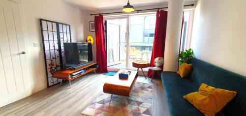 William Morris Apartment | Charming 1 Bed Flat in Trendy Walthamstow