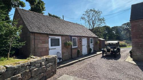 Cauldon Low House | Charming 1 Bed Peak District Cottage Barn Near Alton Towers, Polar Bears, Chatsworth House