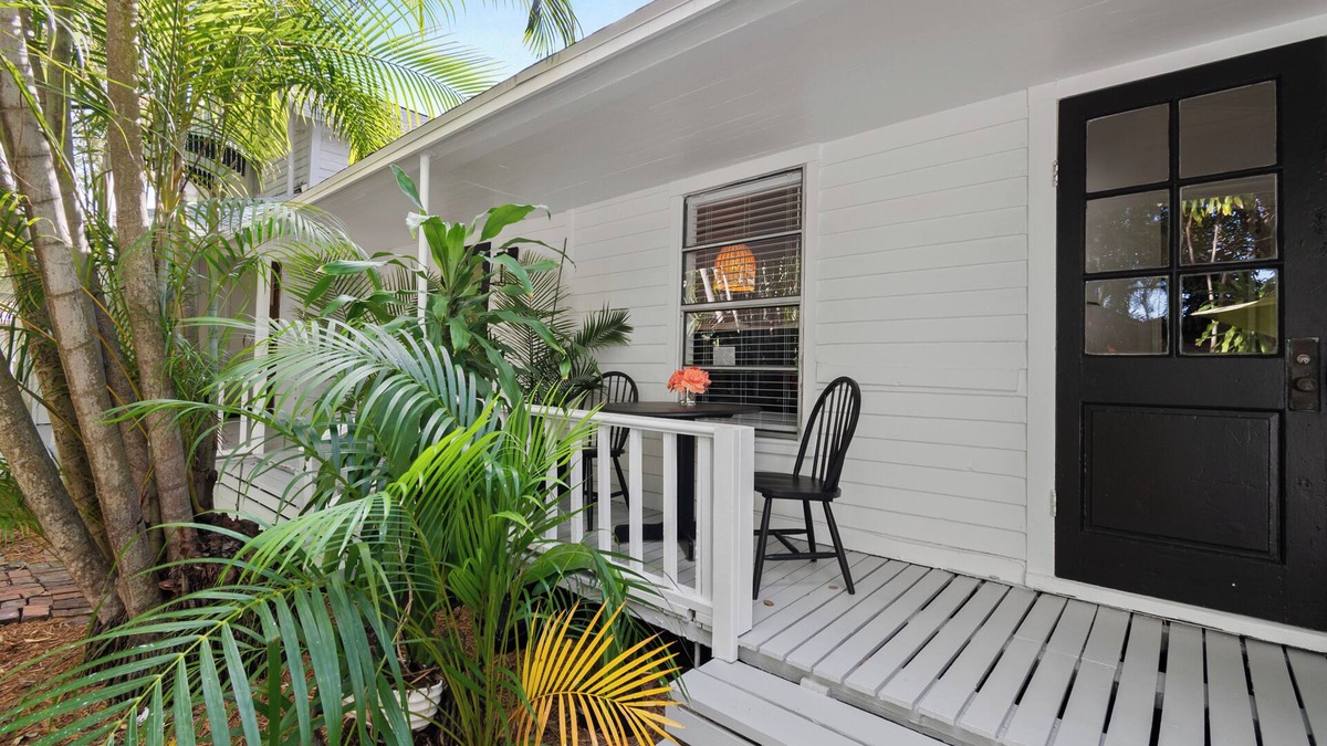 Palm Beach - West Palm Beach Cottage | Charming 1-bedroom cottage in a Tropical Setting in West Palm Beach n