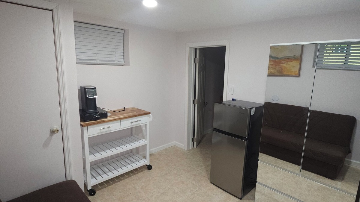East Brunswick House | Charming 1-bedroom basement unit in a safe and quiet East Brunswick neighborhood