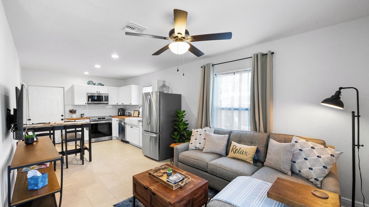 Tarpon Springs Cottage | Charming 1-bedroom Cottage - Close to Downtown/Sponge Docks/Beaches/Trails