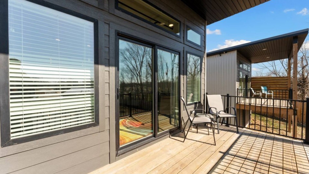 Rogers House | Charming 1 bedroom/1 bathroom house in the heart of Downtown Rogers!